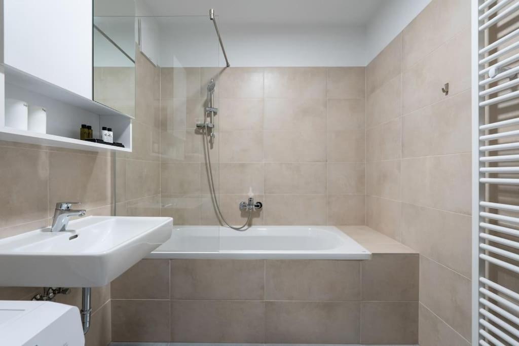 1Br Haven With Swift City Access By Hm Wien Ngoại thất bức ảnh